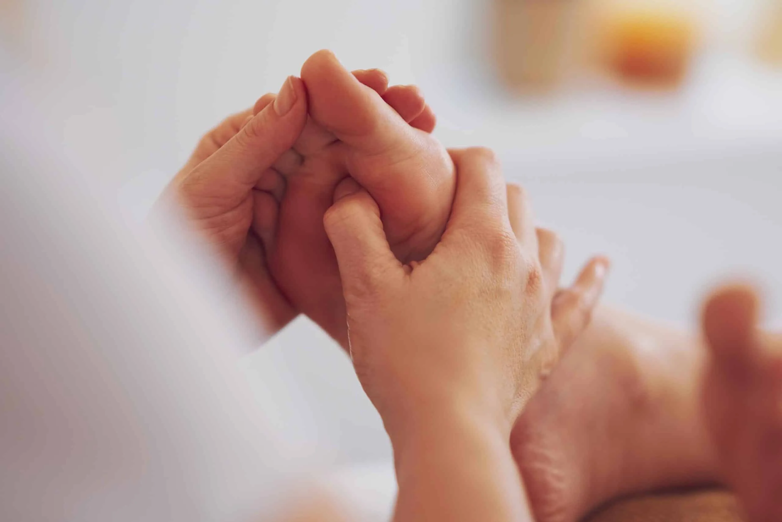 woman-having-foot-reflexology-massage-in-salon-2025-01-09-01-57-17-utc_11zon woman-having-foot-reflexology-massage-in-salon-2025-01-09-01-57-17-utc_11zon